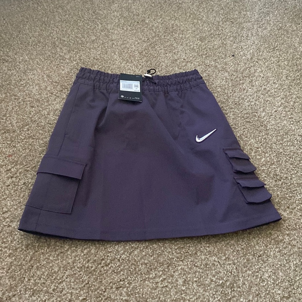Nike Standard Fit Cargo skirt